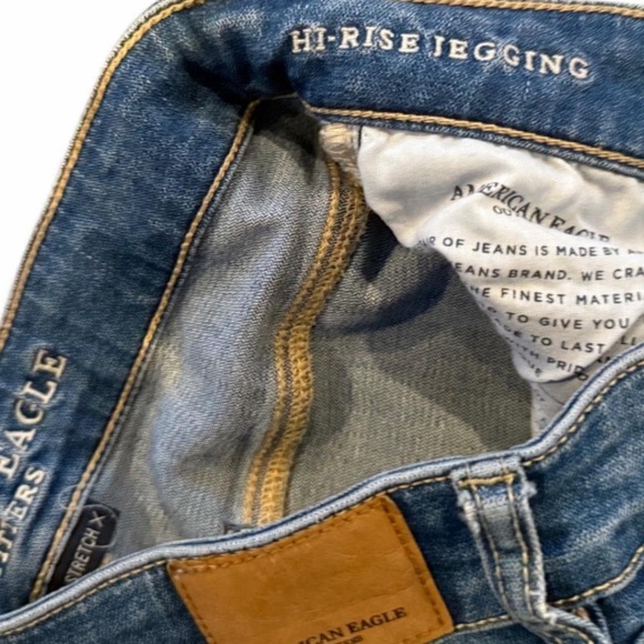 American Eagle Hi Rise Jegging Distressed Denim. Size 2 Short - Picture 4 of 6